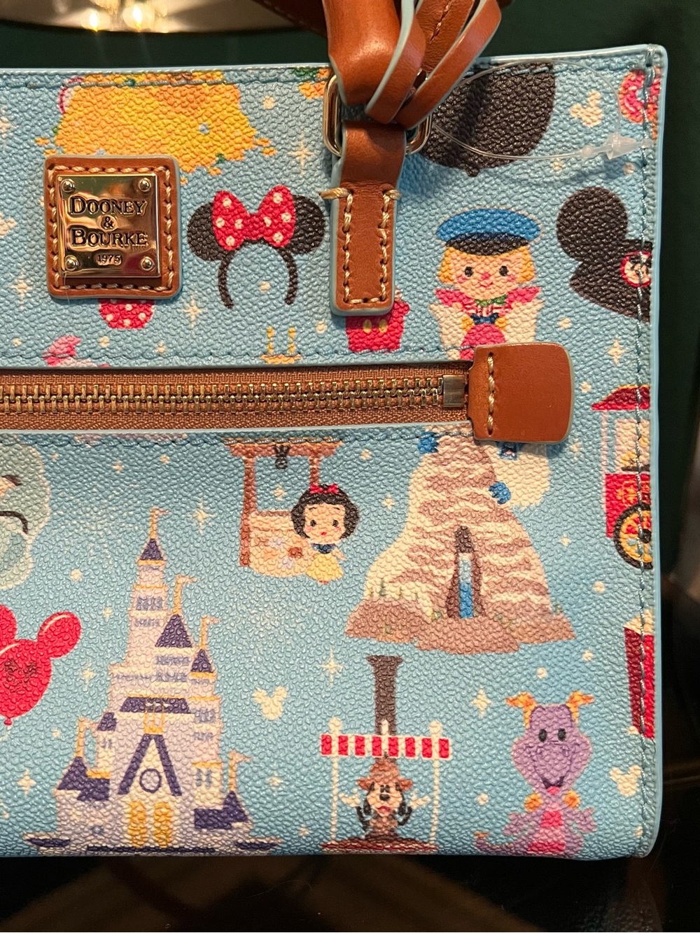 Disney Dooney & Bourke Bag Jerrod Maruyama Theme Park Icons Zip Crossbody Bag - Picture 3 of 14